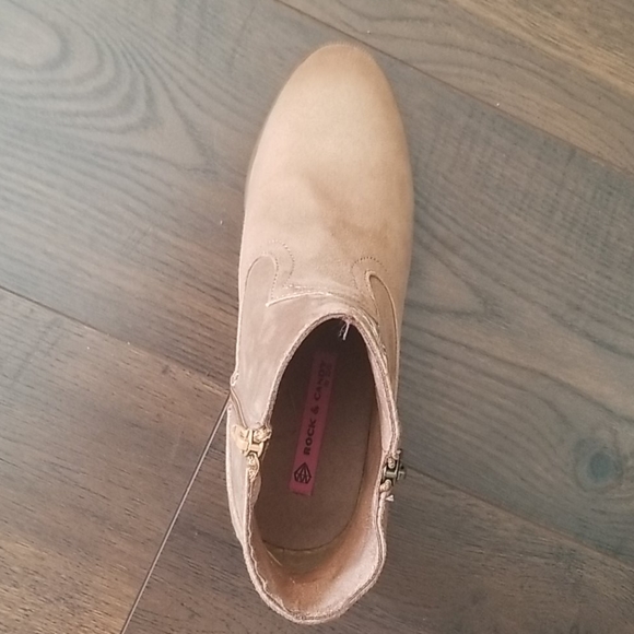 New suede like boot with embroidery - Picture 2 of 4